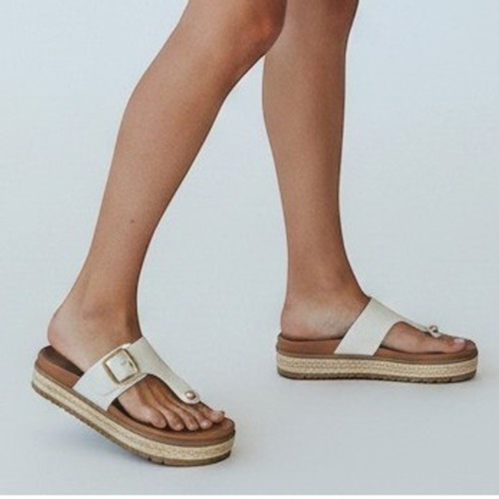 New MIA Womens Cream Raffia Thong Platform Sandals Gold Buckle Marylynne  7.5M
